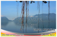 Danau Maninjau - Destinasi tour wisata Sumbar favorit disekitar Bukittinggi - Agam - Travel liburan di Sumatera Barat